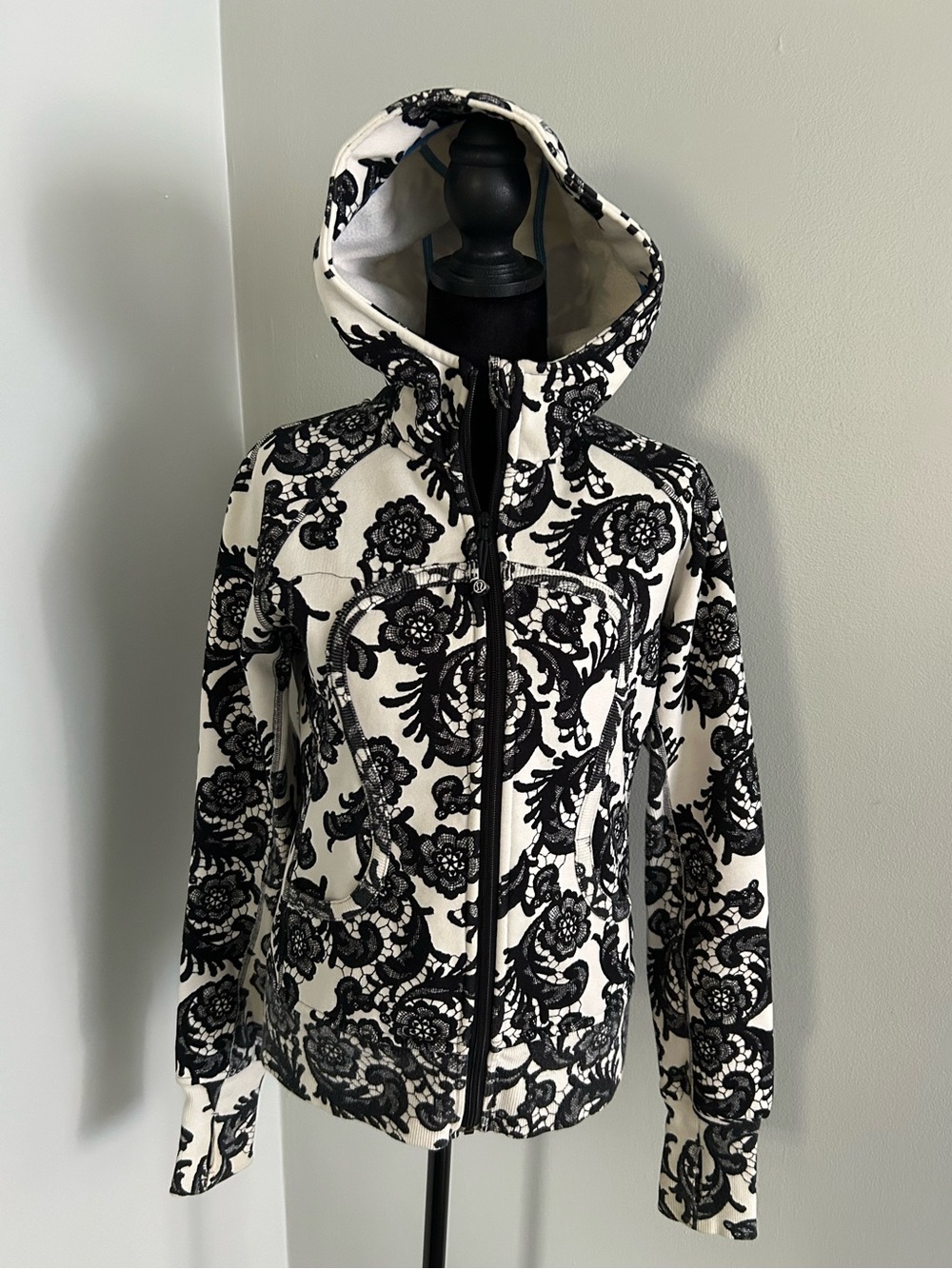 Lululemon Scuba Full Zip Hoodie - Size 8  Black and cream lace print.